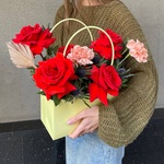 Пунцовые качели: эффектная роза, колючки и другие цветы с доставкой по СПб - Фотография 5