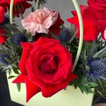 Пунцовые качели: эффектная роза, колючки и другие цветы с доставкой по СПб - Фотография 4