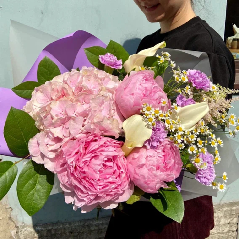 Букет для львов: пионы, гортензия, каллы