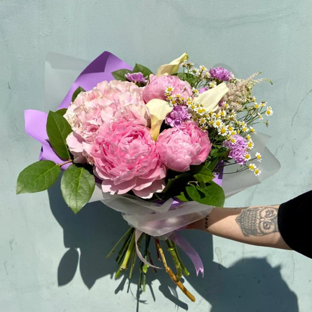 Букет для львов: пионы, гортензия, каллы