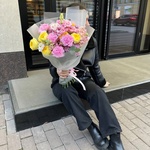 Воздушный поцелуй: пионовидные розы, лизиантус и другие цветы в Санкт-Петербурге - Фотография 1