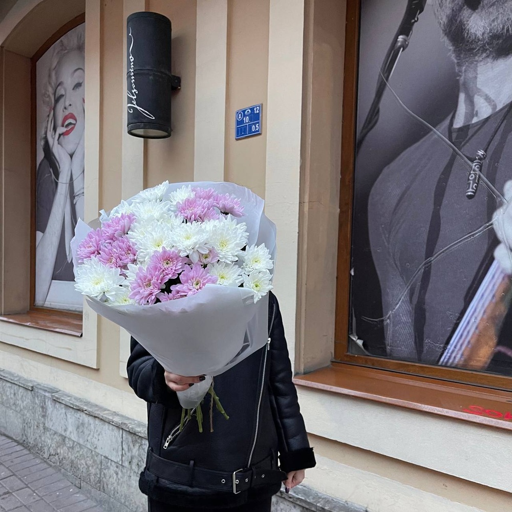 Душистый горошек: 7 хризантем микс с аквабоксом и коробкой-переноской