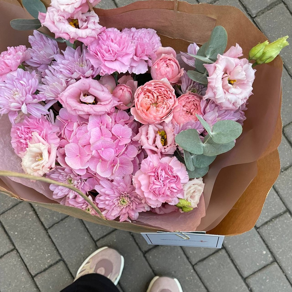 Розовый бархат: гортензия, пионовидные розы и другие цветы