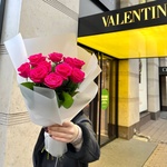 Розовый дым: 11 ярко-розовых роз в Санкт-Петербурге - Фотография 4