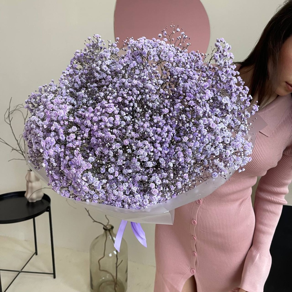 Флаффи сиреневый: большой букет из гипсофилы + аквабокс и коробка-переноска