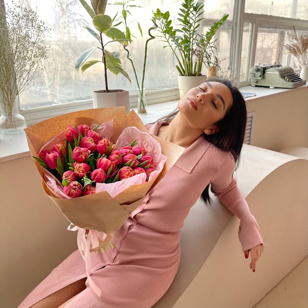 С любовью к тебе: 25 пионовидных тюльпанов+коробка для цветов