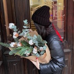 Хвойная охапка с нобилисом, ветками хлопка и другими цветами в Санкт-Петербурге - Фотография 5