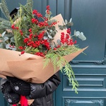 Хвойный микс: нобилис, еловые ветки и ягоды илекса в Санкт-Петербурге - Фотография 7  Хвойный микс: нобилис, еловые ветки и ягоды илекса в Санкт-Петербурге - Фотография 7