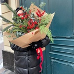 Хвойный микс: нобилис, еловые ветки и ягоды илекса в Санкт-Петербурге - Фотография 1  Хвойный микс: нобилис, еловые ветки и ягоды илекса в Санкт-Петербурге - Фотография 1