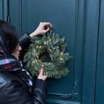 Рождественский венок в стиле минимализм с гирляндой в Санкт-Петербурге - Фотография 4