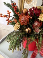 Зимняя композиция в шляпной коробке с доставкой по СПб - Фотография 4