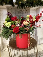 Зимняя композиция в шляпной коробке с доставкой по СПб - Фотография 1