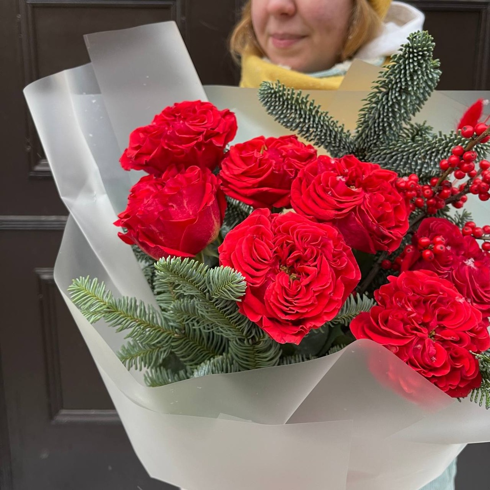 Пунцовый пунш: стойкая роза Рэд Ай и ягоды илекса