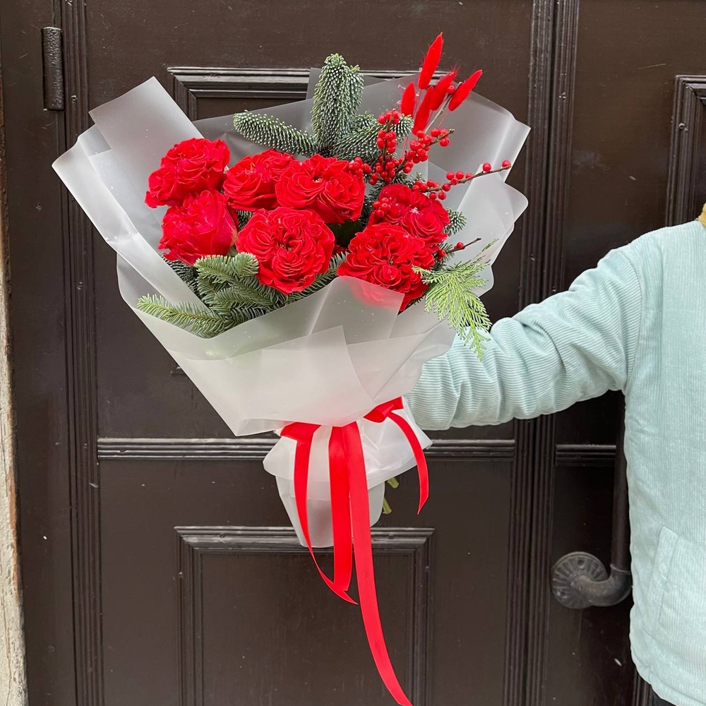 Пунцовый пунш: стойкая роза Рэд Ай и ягоды илекса