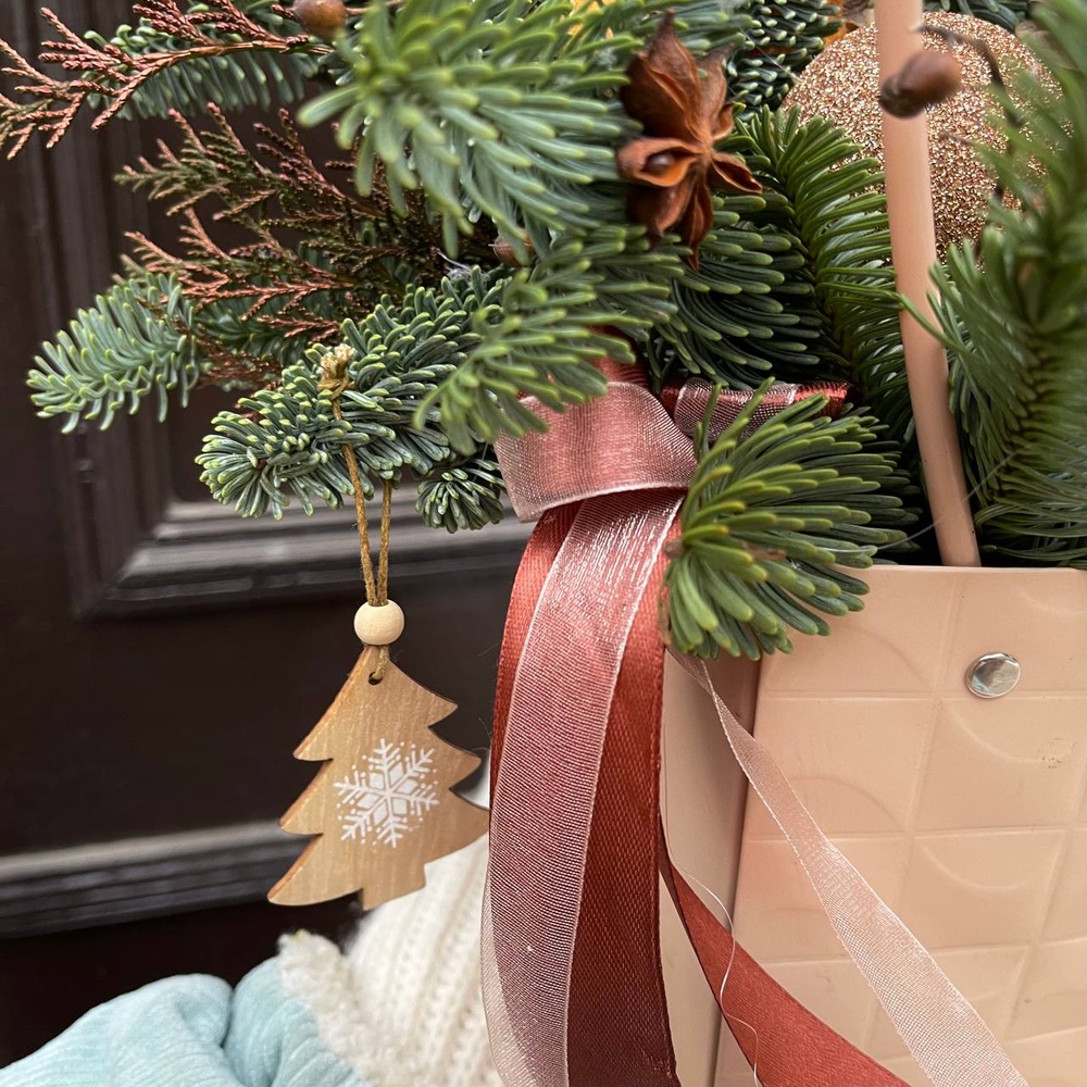 Лесной орешек: зимняя композиция в бронзовых оттенках 