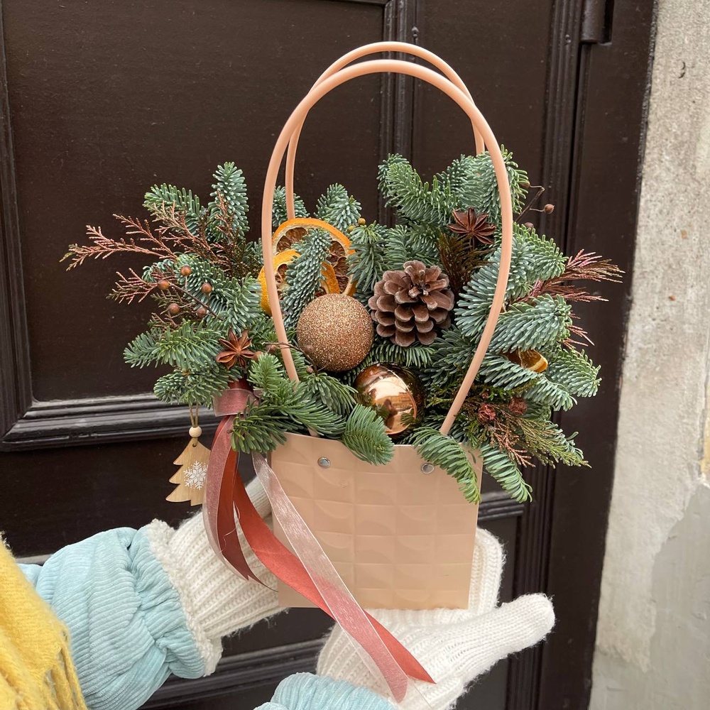 Лесной орешек: зимняя композиция в бронзовых оттенках в Санкт-Петербурге