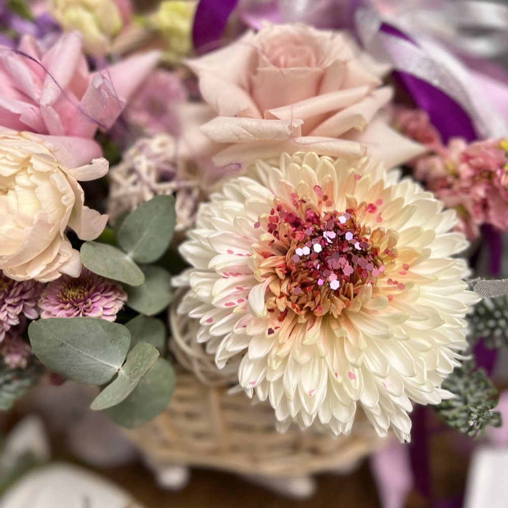 Танец сиреневых цветов: новогодний букет