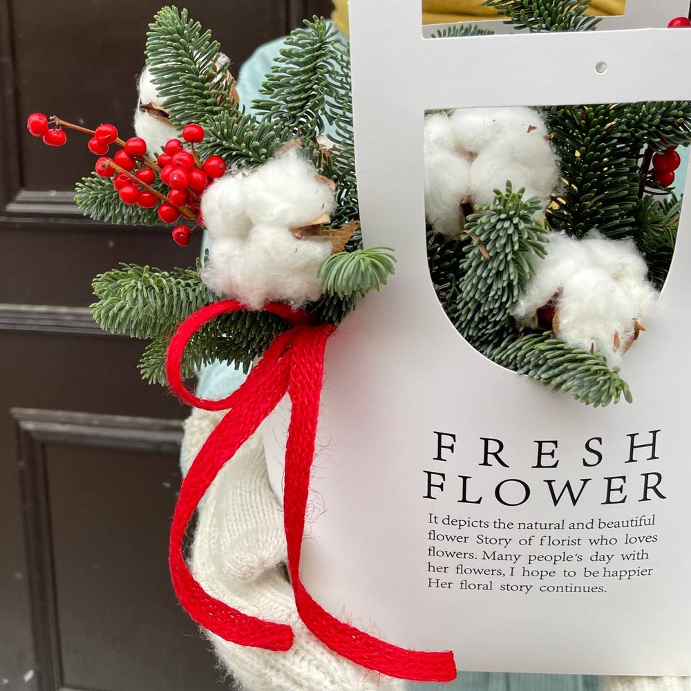 Зимний комплимент: нобилис, хлопок, ягоды илекса