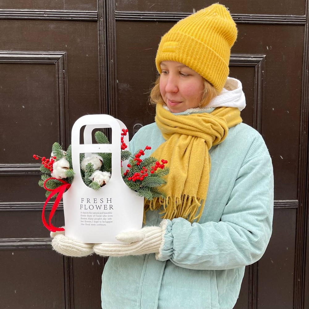 Зимний комплимент: нобилис, хлопок, ягоды илекса