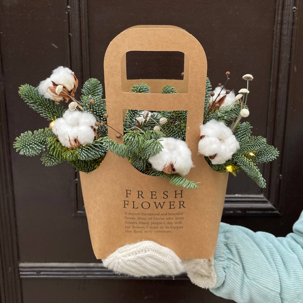 Зимний комплимент: нобилис, хлопок, гирлянда с доставкой по СПб