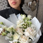 Белоснежный букет с веткой хлопка и пионовидной розой с доставкой в Санкт-Петербурге - Фотография 3