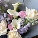 Букет из белых калл и хризантемы момоко с доставкой в Санкт-Петербурге - Фотография 5