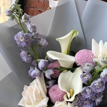 Букет из белых калл и хризантемы момоко с доставкой в Санкт-Петербурге - Фотография 4