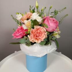 Букет Шляпная Коробка Недели: свежие цветы по акции