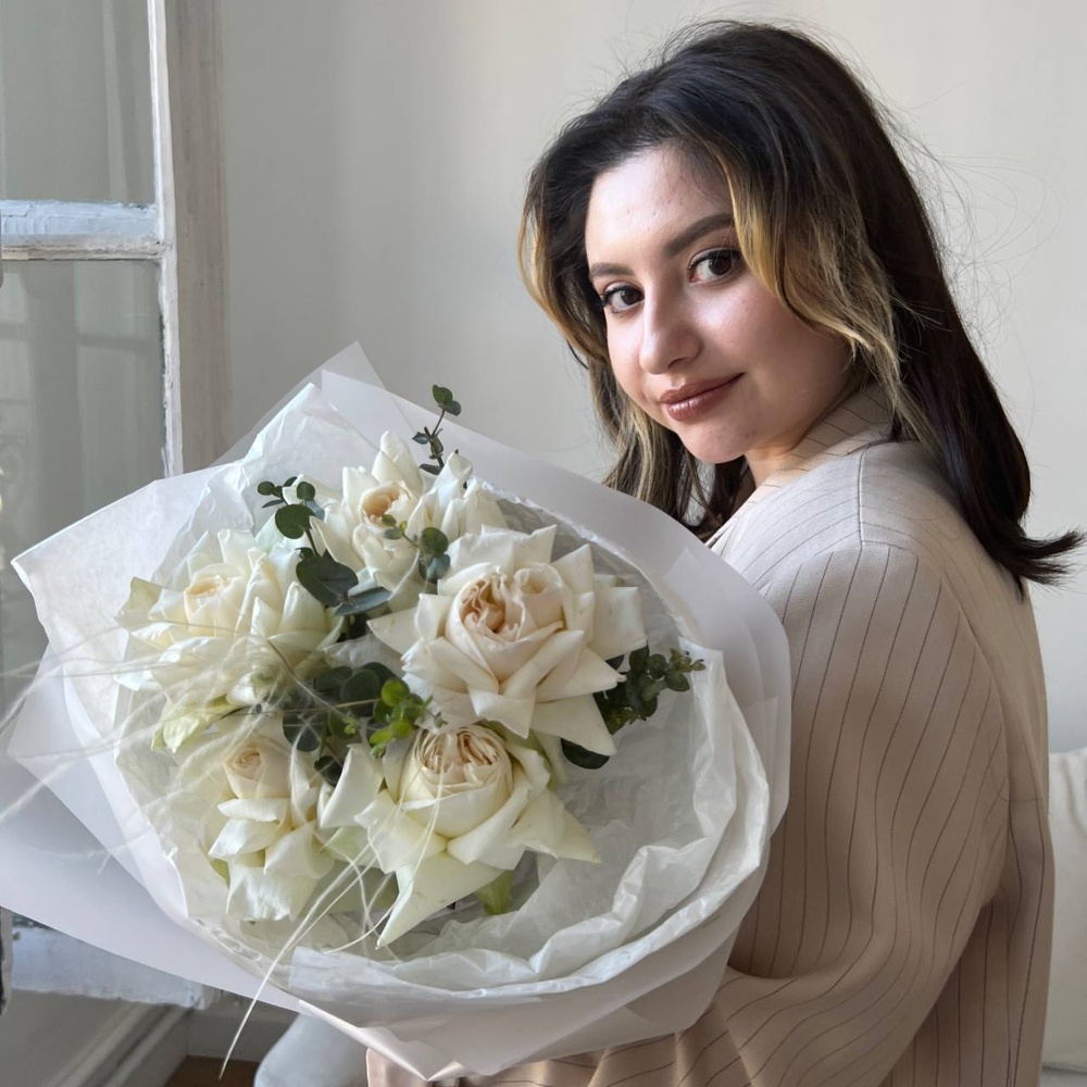 Волшебная пилюля: букет с белыми пионовидными розами