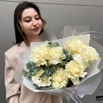 Белый халат: букет с белыми розами - Фотография 2