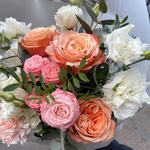 Свидание в Париже: авторский букет в нежной гамме в Санкт-Петербурге - Фотография 2