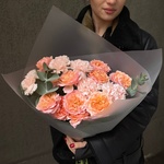 Приятное напоминание: авторский букет в нежной гамме в Санкт-Петербурге - Фотография 5