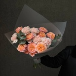 Приятное напоминание: авторский букет в нежной гамме в Санкт-Петербурге - Фотография 4