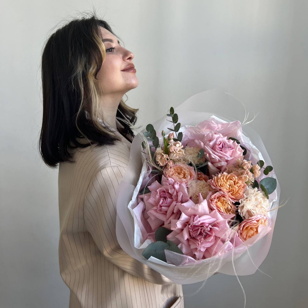 Выстрел эндорфинов: букет с пионовидными розами