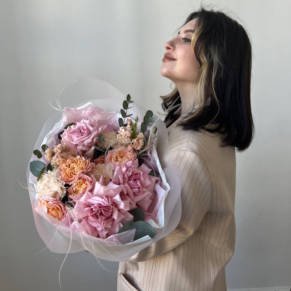 Букет «‎Выстрел эндорфинов»‎ с аквабоксом и коробкой-переноской