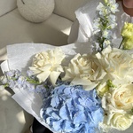 Богиня Греции: букет с гортензией и пионовидной розой - Фотография 4