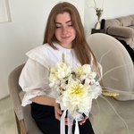 Ванильный поцелуй: пионы в шляпной коробке - Фотография 3