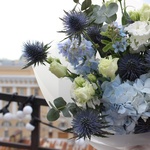 Букет Эрмитажный бирюзовый: гортензия, эрингиум, лизиантусы (эустома), твидии и другие цветы с доставкой в Санкт-Петербурге - Фотография 5