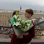 Букет Чижиковый зелёный: лилии, альстромери, лизиантусы (эустома), гиперикум и другие цветы с доставкой в Санкт-Петербурге - Фотография 2