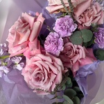 Раф на лавандовом: букет с розами в сиреневых оттенках - Фотография 3
