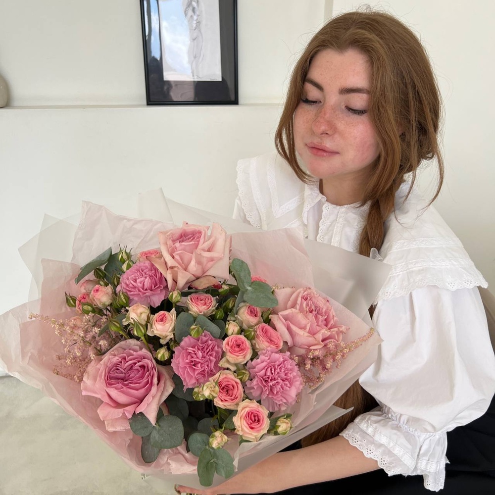 Ориентация север: букет с розами в розовом оттенке