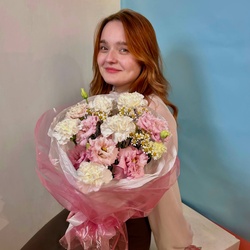 Букет «Цветочный пунш: лизиантус, кустовая ромашка и диантус» Букет «Цветочный пунш: лизиантус, кустовая ромашка и диантус»