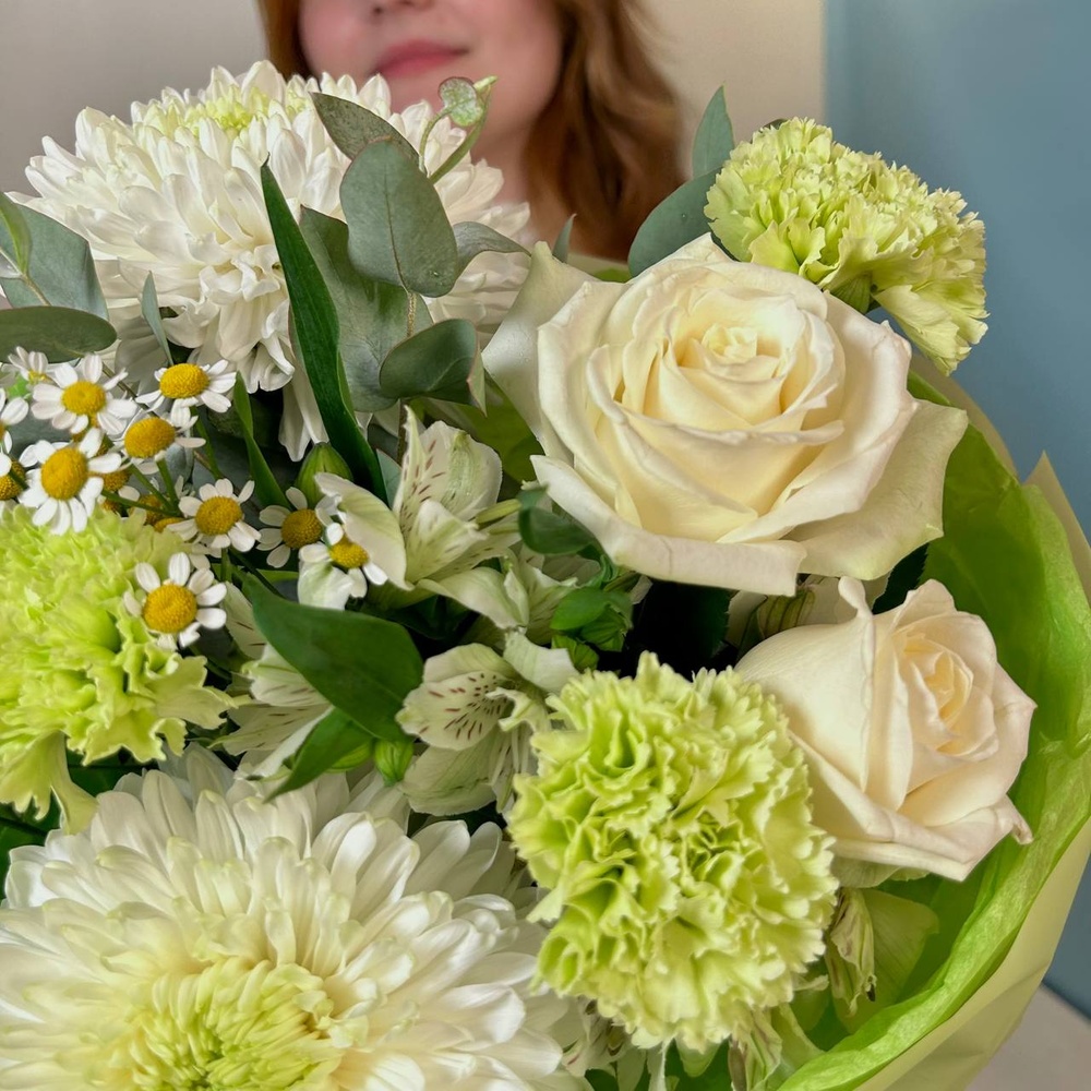 Яблочный тини: хризантема, гвоздики и альстромерия