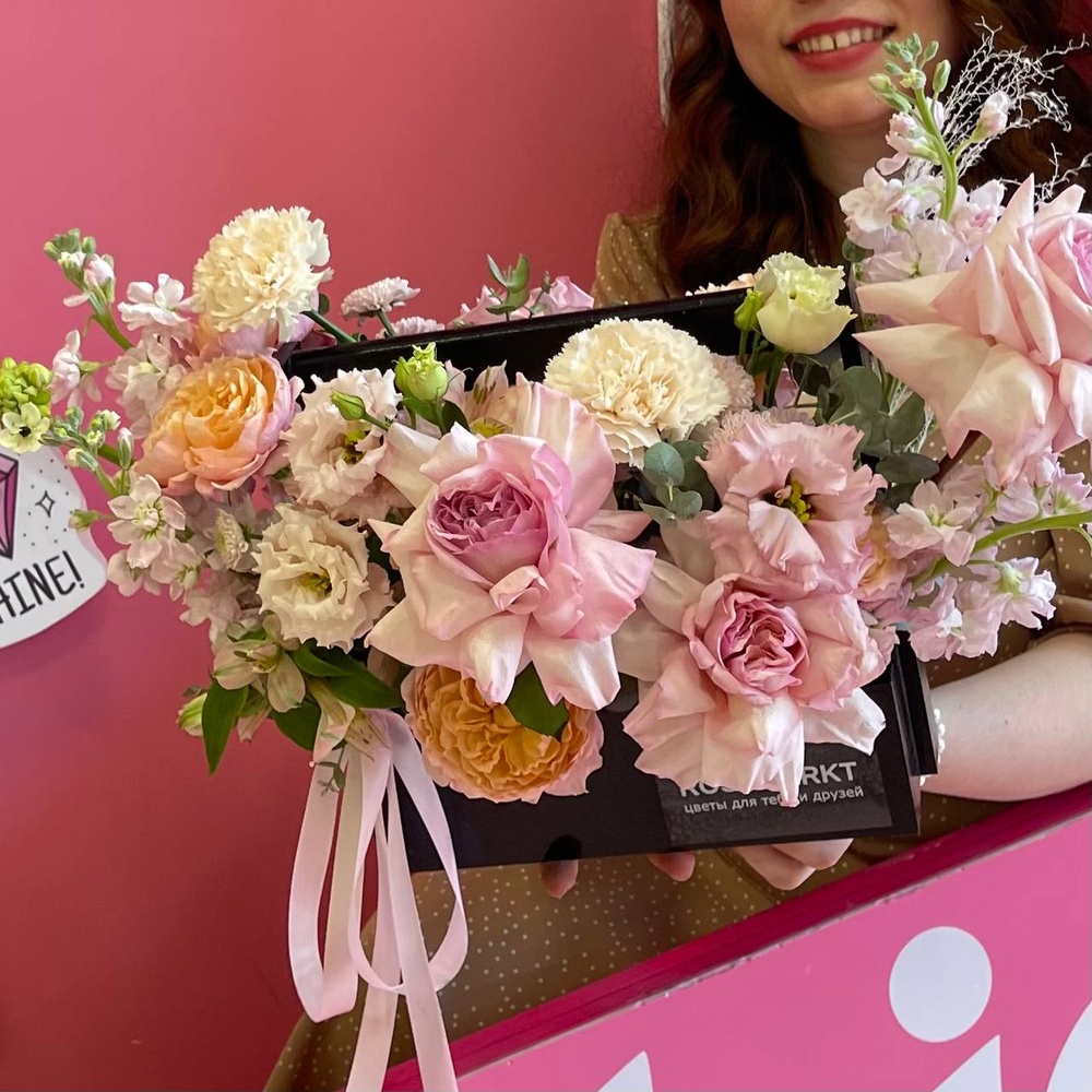 Пудровые сны: пионовидная роза, лизиантус и маттиола