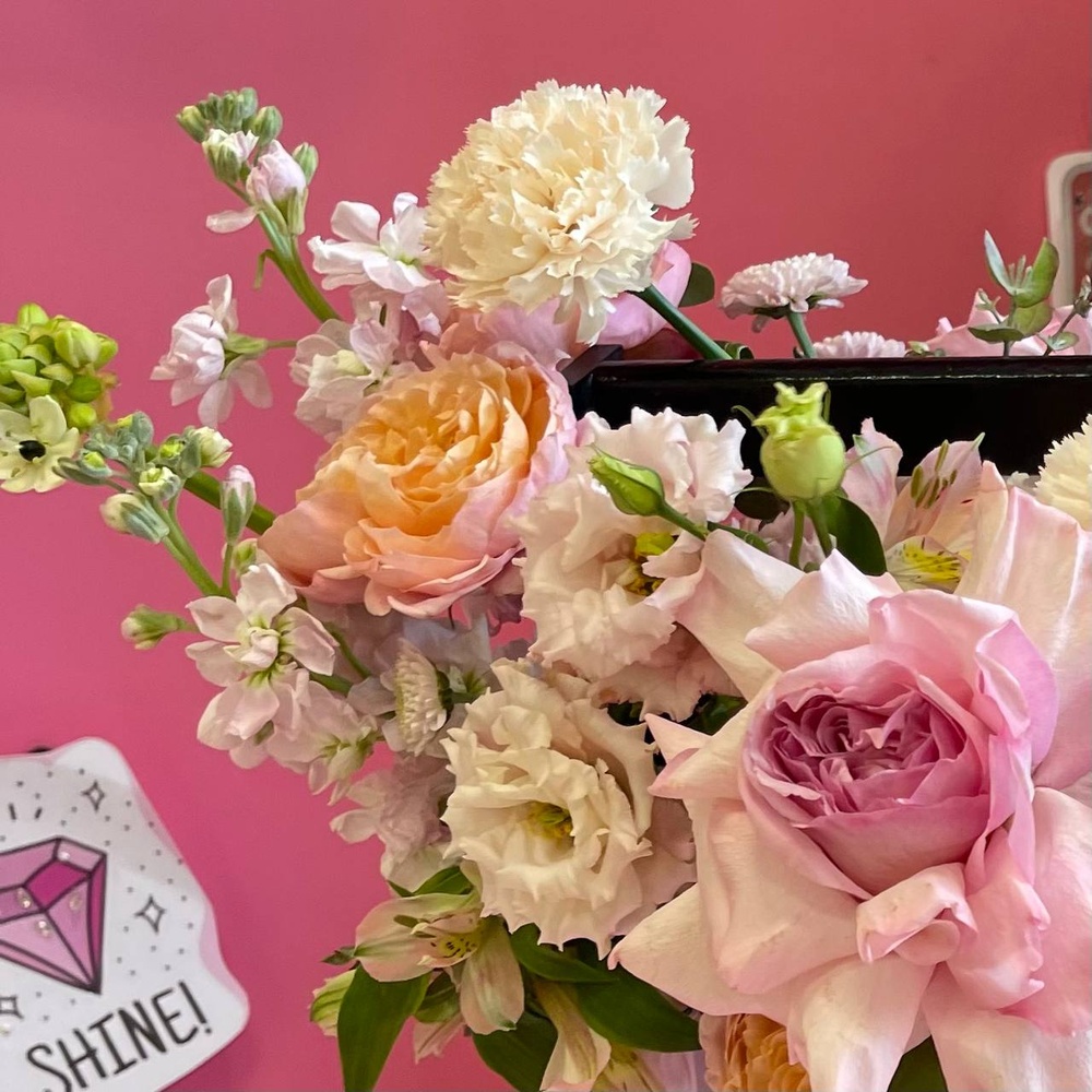 Пудровые сны: пионовидная роза, лизиантус и маттиола