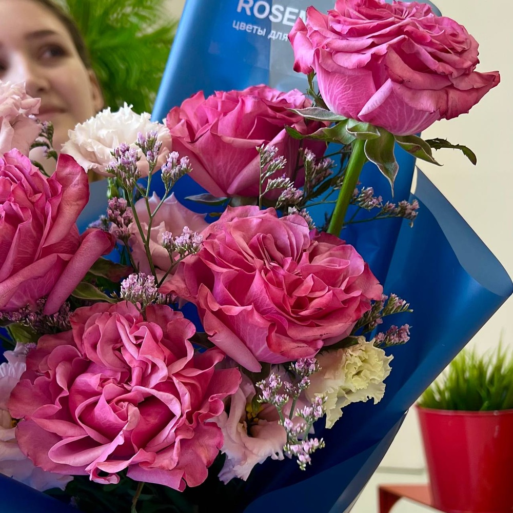 Сумеречная искорка: пионовидная роза Кантри блюз, лизиантус и лимониум с аквабоксом и коробкой-переноской