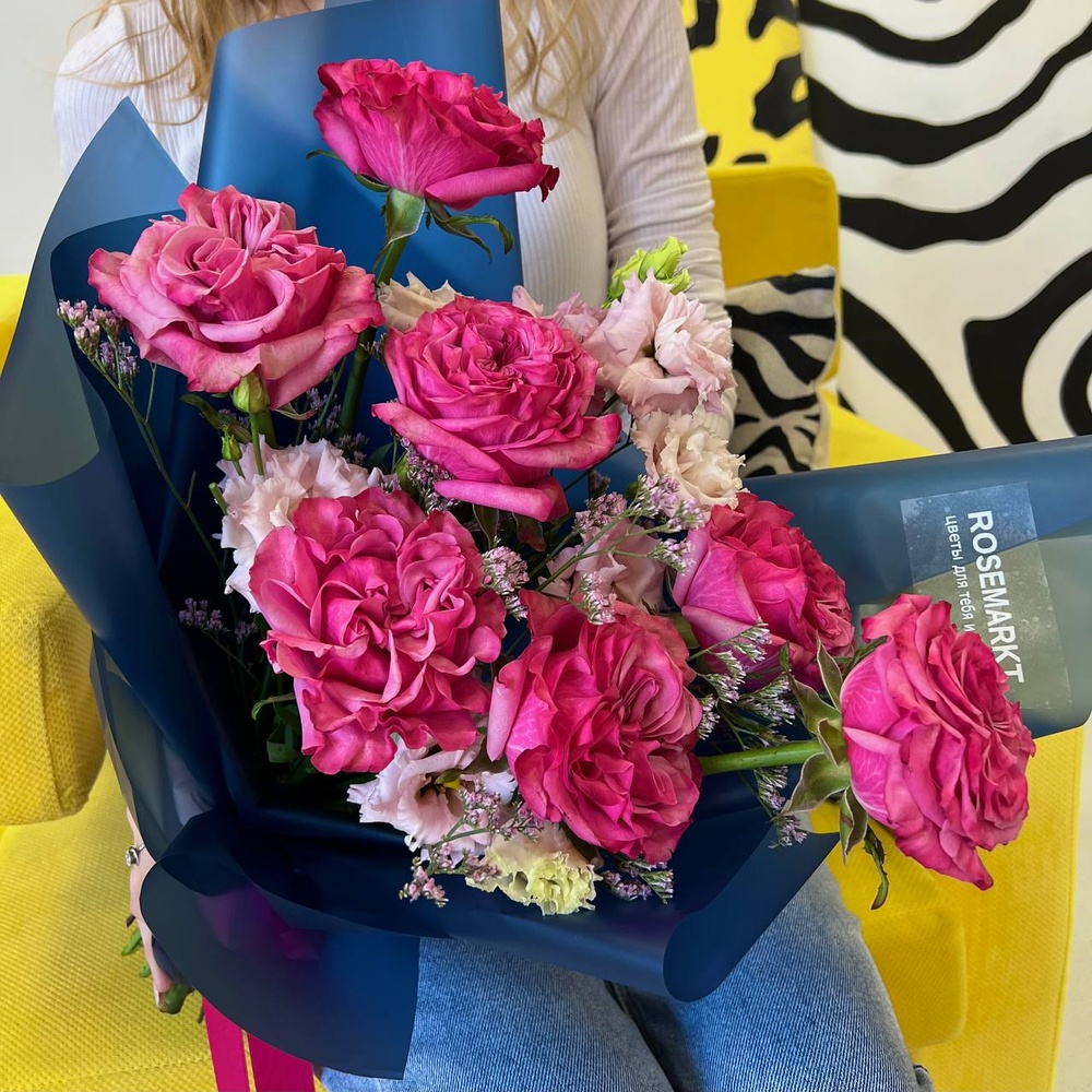 Сумеречная искорка: пионовидная роза Кантри блюз, лизиантус и лимониум с аквабоксом и коробкой-переноской