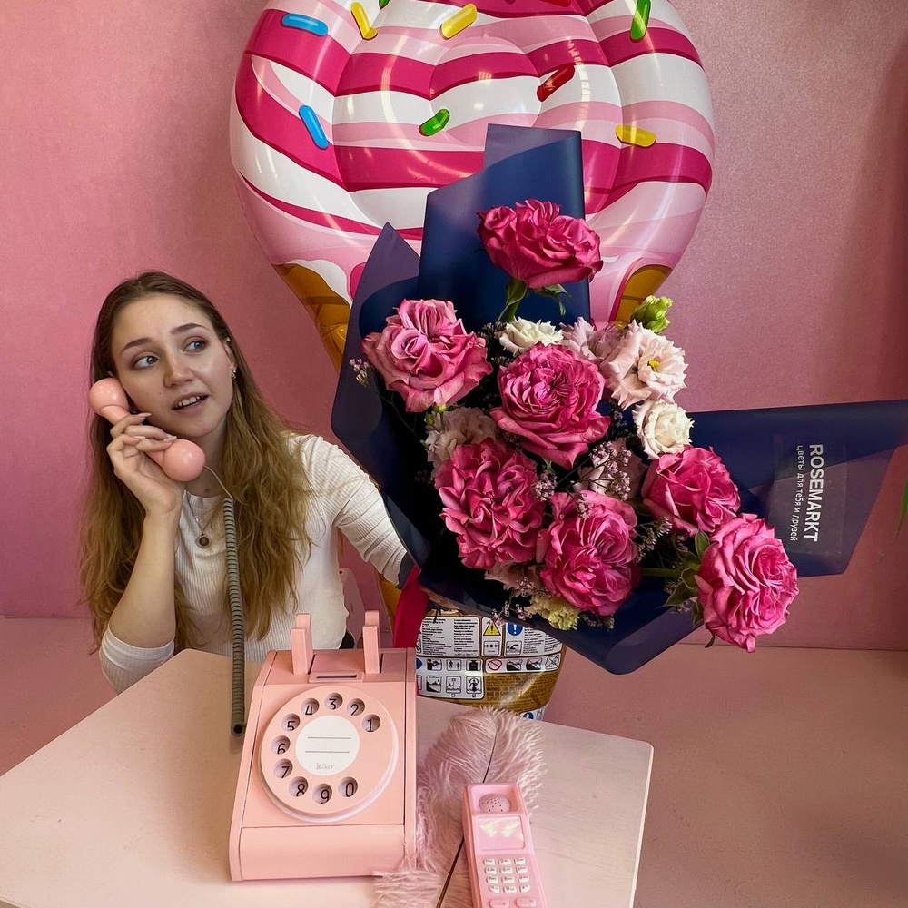 Сумеречная искорка: пионовидная роза Кантри блюз, лизиантус и лимониум с аквабоксом и коробкой-переноской