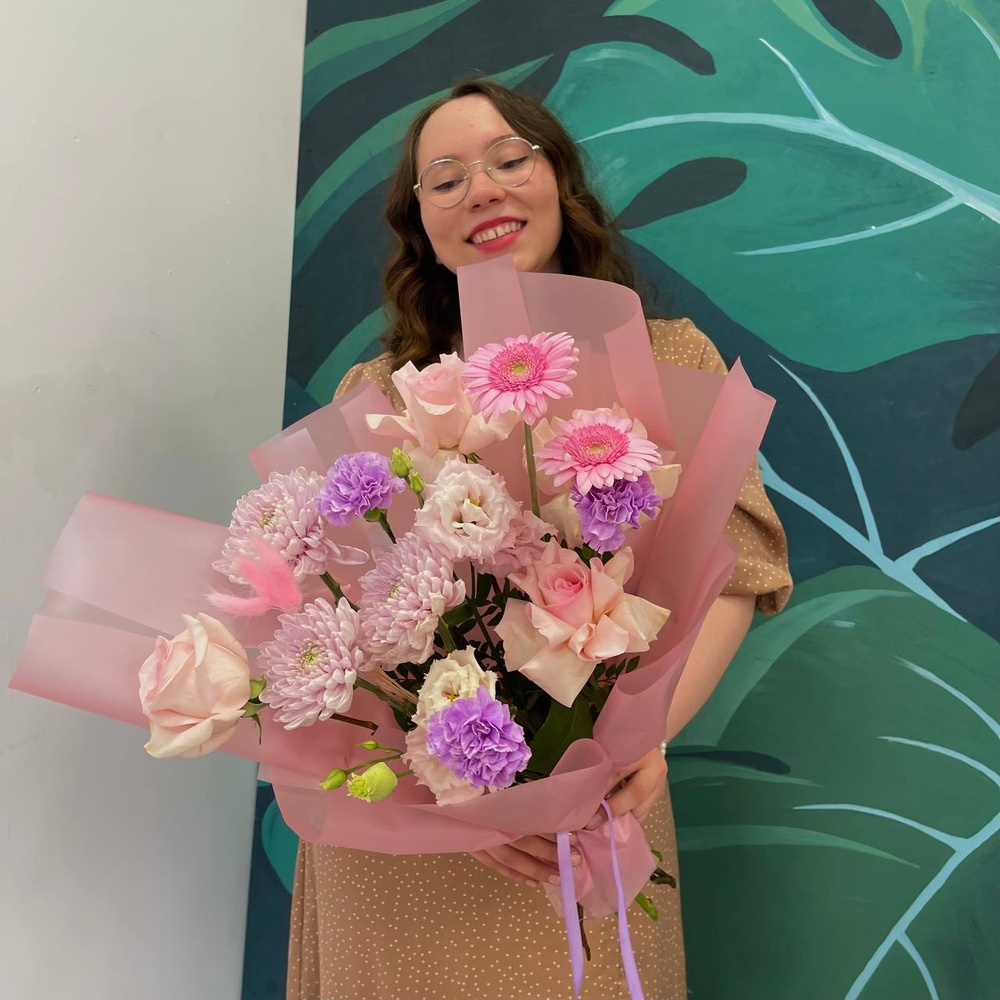 Малиновое парфе: розовая гербера, хризантема и гвоздика