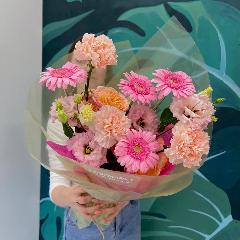 Первый поцелуй: розовая гербера, лизиантус и гвоздика